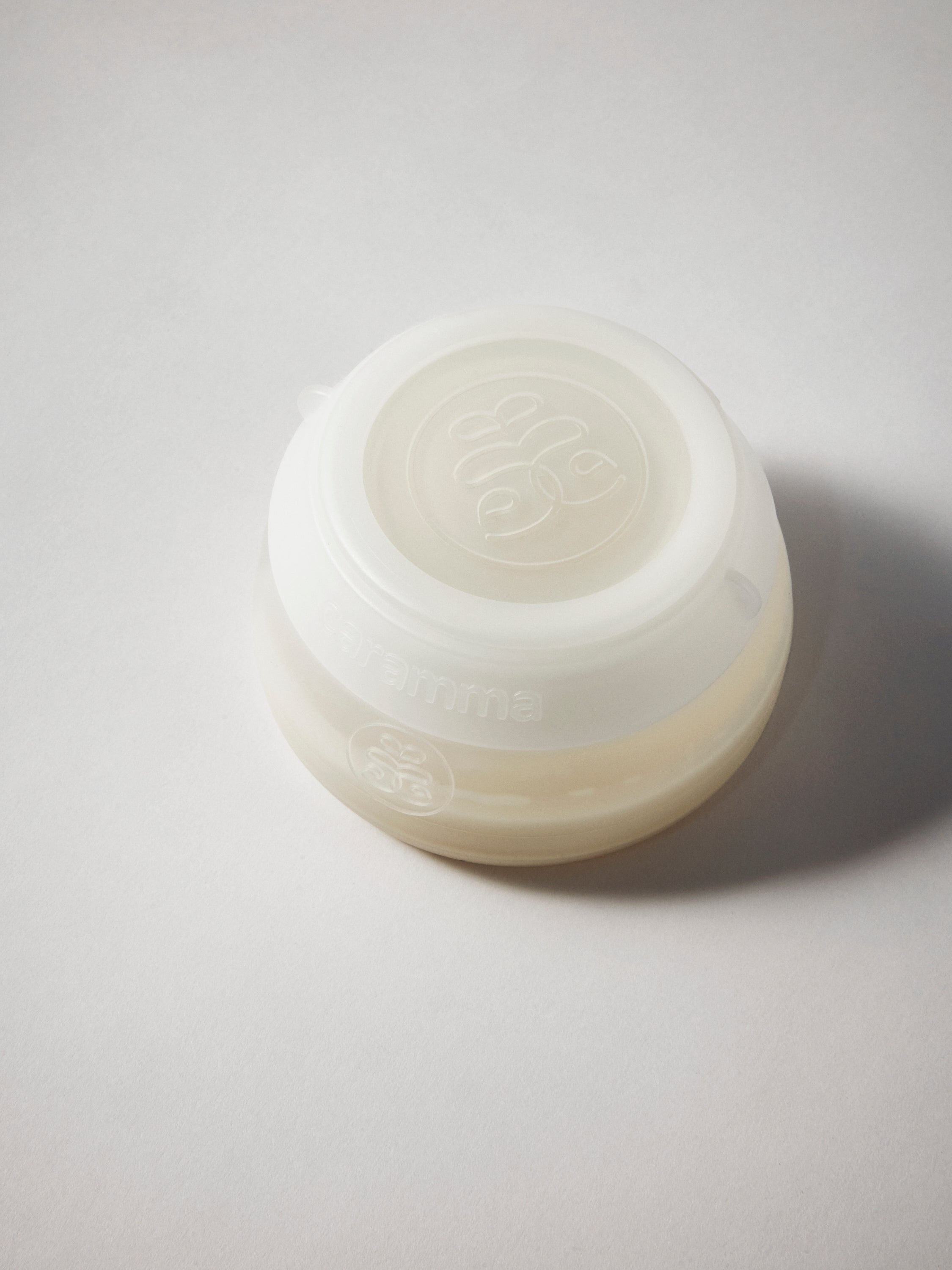 Storing breastmilk with the caramma fridge lid in the support bottle