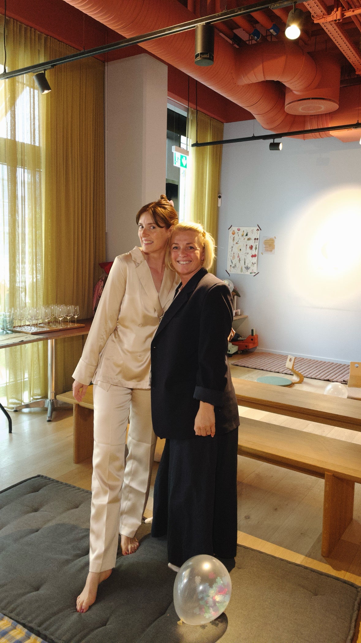 community of parents sharing stories on a podcast about breastfeeding with lactation consultant from ammebasen