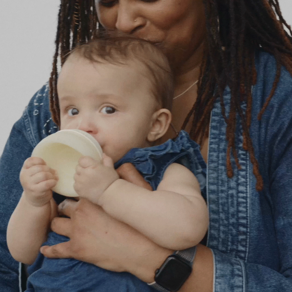 soft silicone makes the baby bottle feel like the breast and provides an ergonomic hold for the baby while feeding